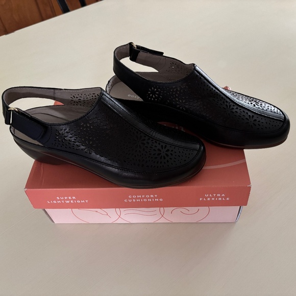 Easy Spirt Dawn closed toe sandals - Like New - Picture 2 of 5